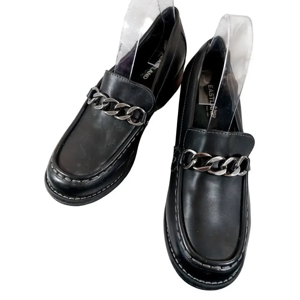 EASTLAND! BLACK GENUINE LEATHER STACKED HEEL, FRONT CHAIN, HEELED LOAFERS! 9.5M